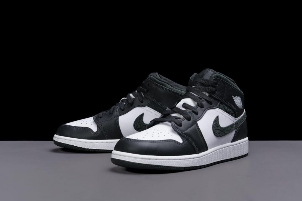 Big Kids Jordan 1 Mid SE Panda Elephant Off Noir/Blk-Wht-Blk (FB9909 001)